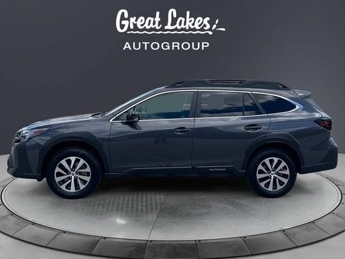Used 2025 Subaru Outback Premium AWD/4WD image 2
