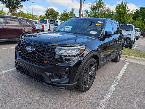 Certified 2025 Ford Explorer ST AWD/4WD image 3