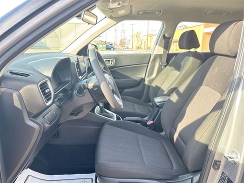 Used 2024 Hyundai Venue SE image 13
