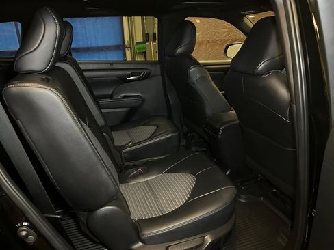 Used 2025 Toyota Highlander XSE AWD/4WD image 18