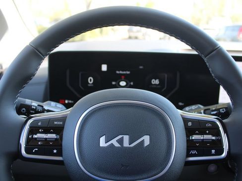 New 2027 Kia Carnival SX w/ Dark Edition Package FWD image 33