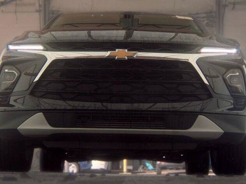Used 2025 Chevrolet Blazer LT FWD image 7