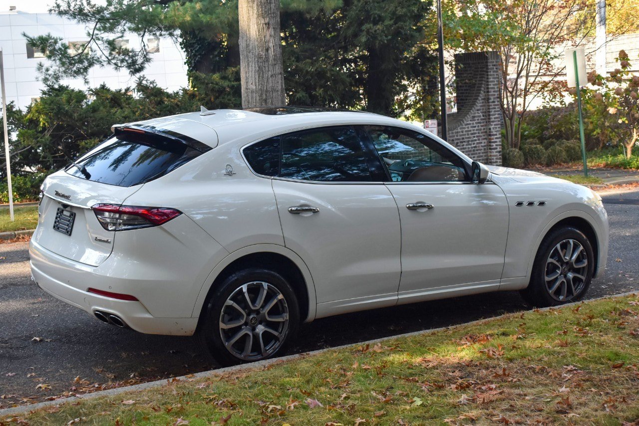 Used 2021 Maserati Levante AWD/4WD image 8