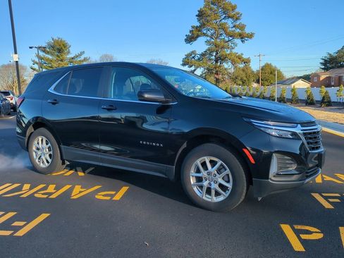 Used 2022 Chevrolet Equinox LT image 2