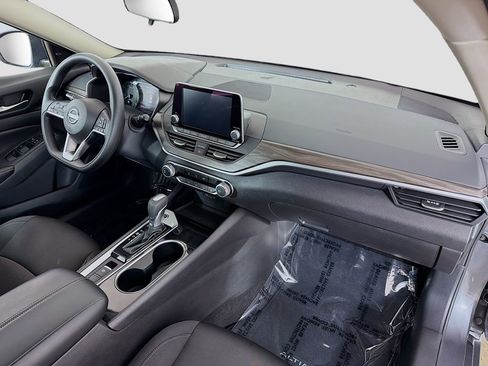 Used 2024 Nissan Altima 2.5 SV AWD/4WD image 14