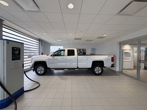 Used 2018 Chevrolet Silverado 2500 LT w/ All Star Edition image 2