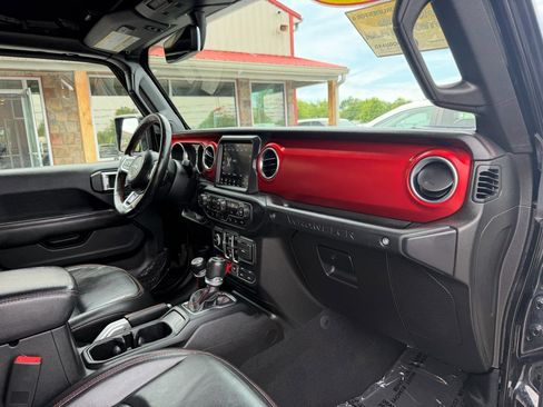 Used 2019 Jeep Wrangler Unlimited Rubicon w/ Dual Top Group AWD/4WD image 21