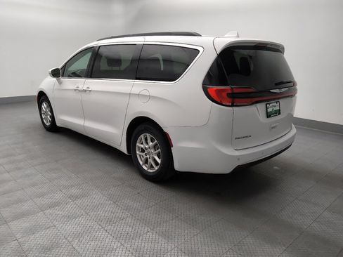 Used 2022 Chrysler Pacifica Touring-L FWD image 5