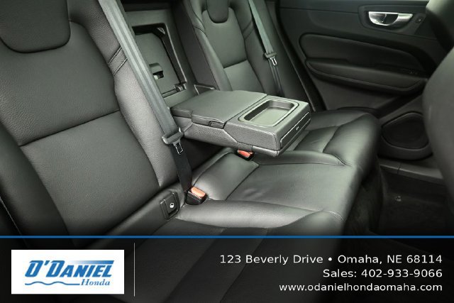 Used 2021 Volvo XC60 T5 Momentum AWD/4WD image 40