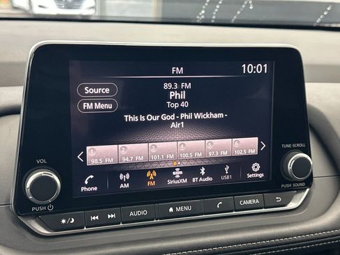 Used 2025 Nissan Rogue SV image 17