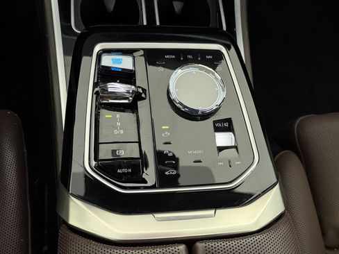 Used 2024 BMW i7 eDrive50 w/ M Sport Package RWD image 18