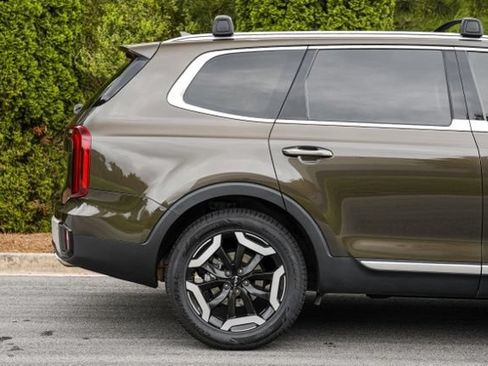 Used 2024 Kia Telluride S FWD image 13