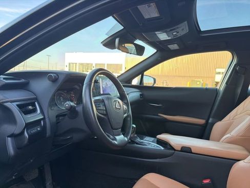 Used 2023 Lexus UX 250h AWD w/ Premium Package image 15