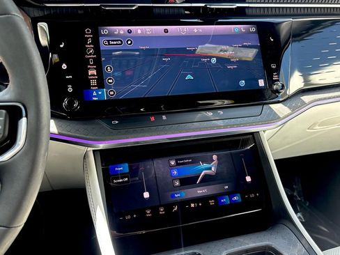 Used 2025 Jeep Wagoneer S Limited image 21