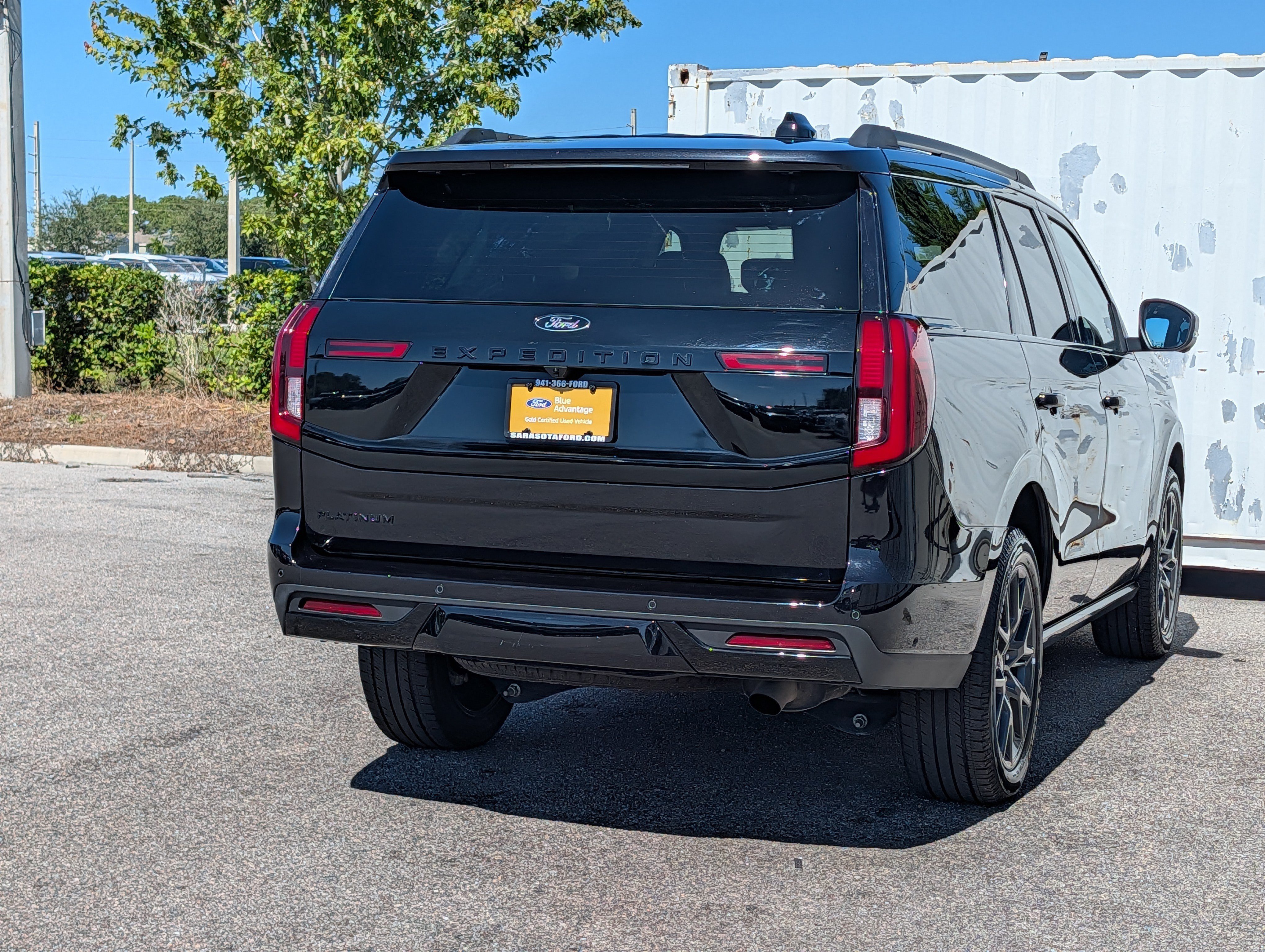 Certified 2025 Ford Expedition Platinum w/ Stealth Performance Package AWD/4WD image 5