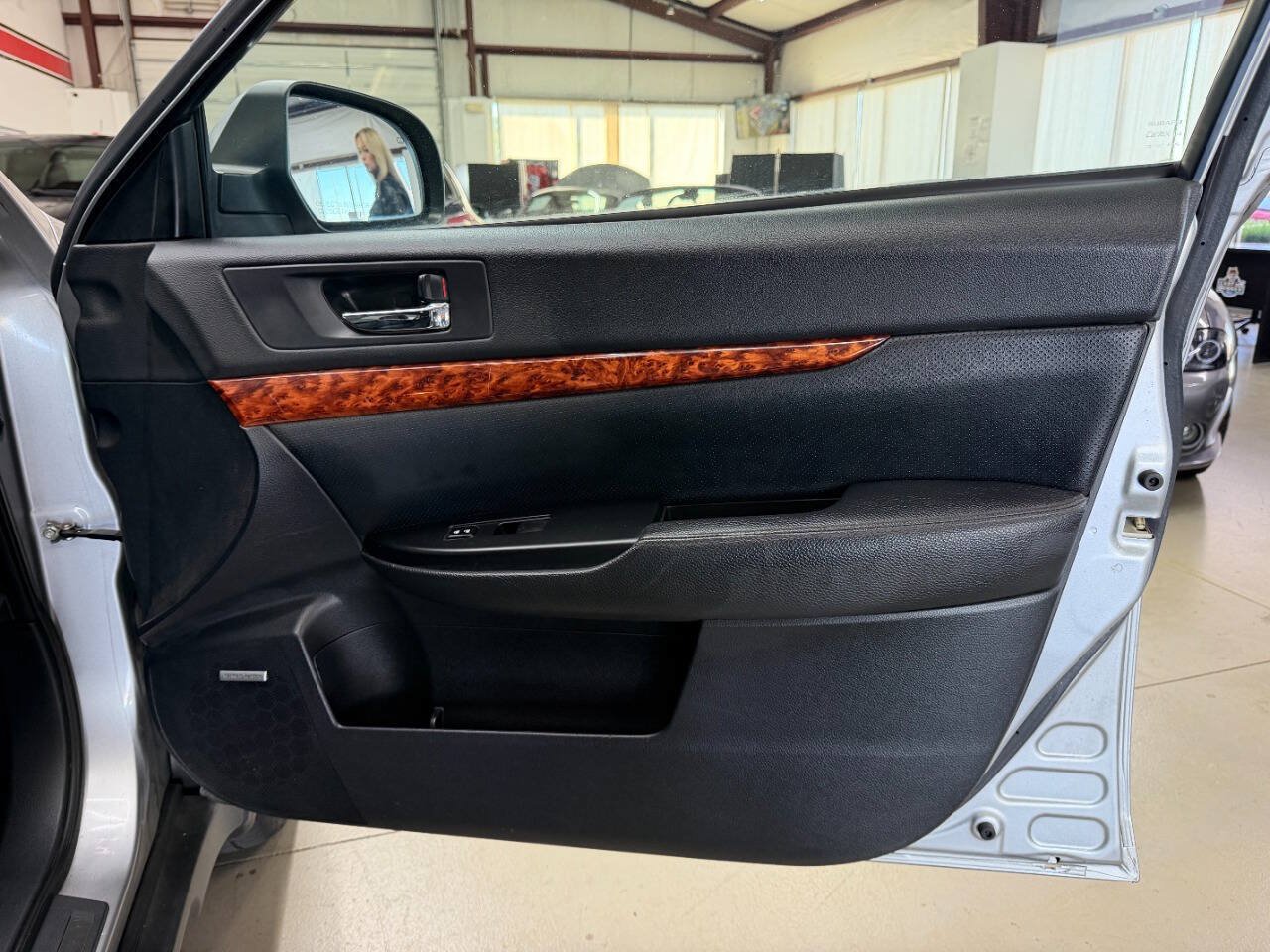 Used 2011 Subaru Outback 3.6R Limited AWD/4WD image 17