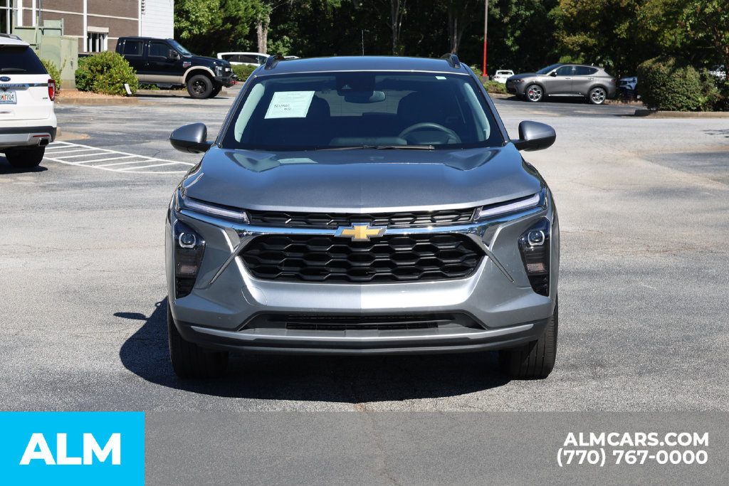 Used 2025 Chevrolet Trax LT FWD image 10