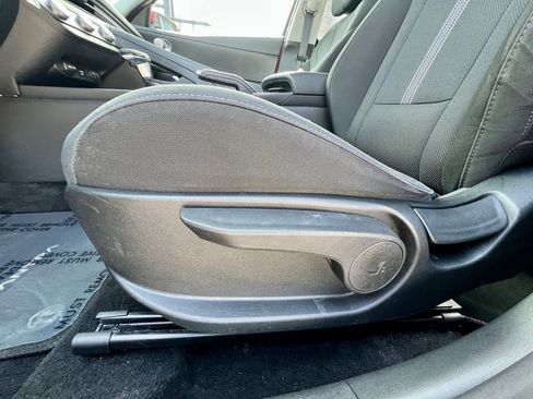 Used 2021 Hyundai Elantra SE FWD image 37