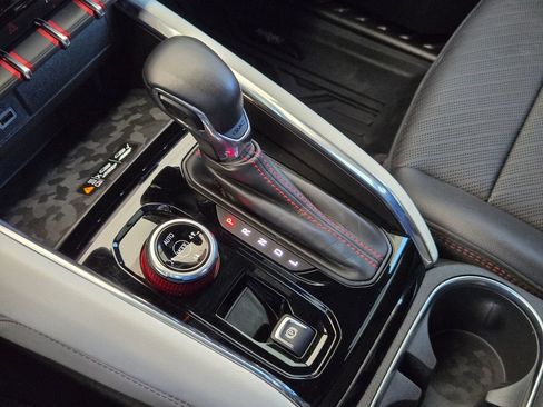 Used 2024 GMC Canyon AT4X w/ AT4X AEV Edition AWD/4WD image 18