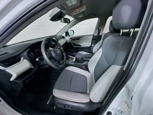 Used 2021 Toyota RAV4 XLE image 13