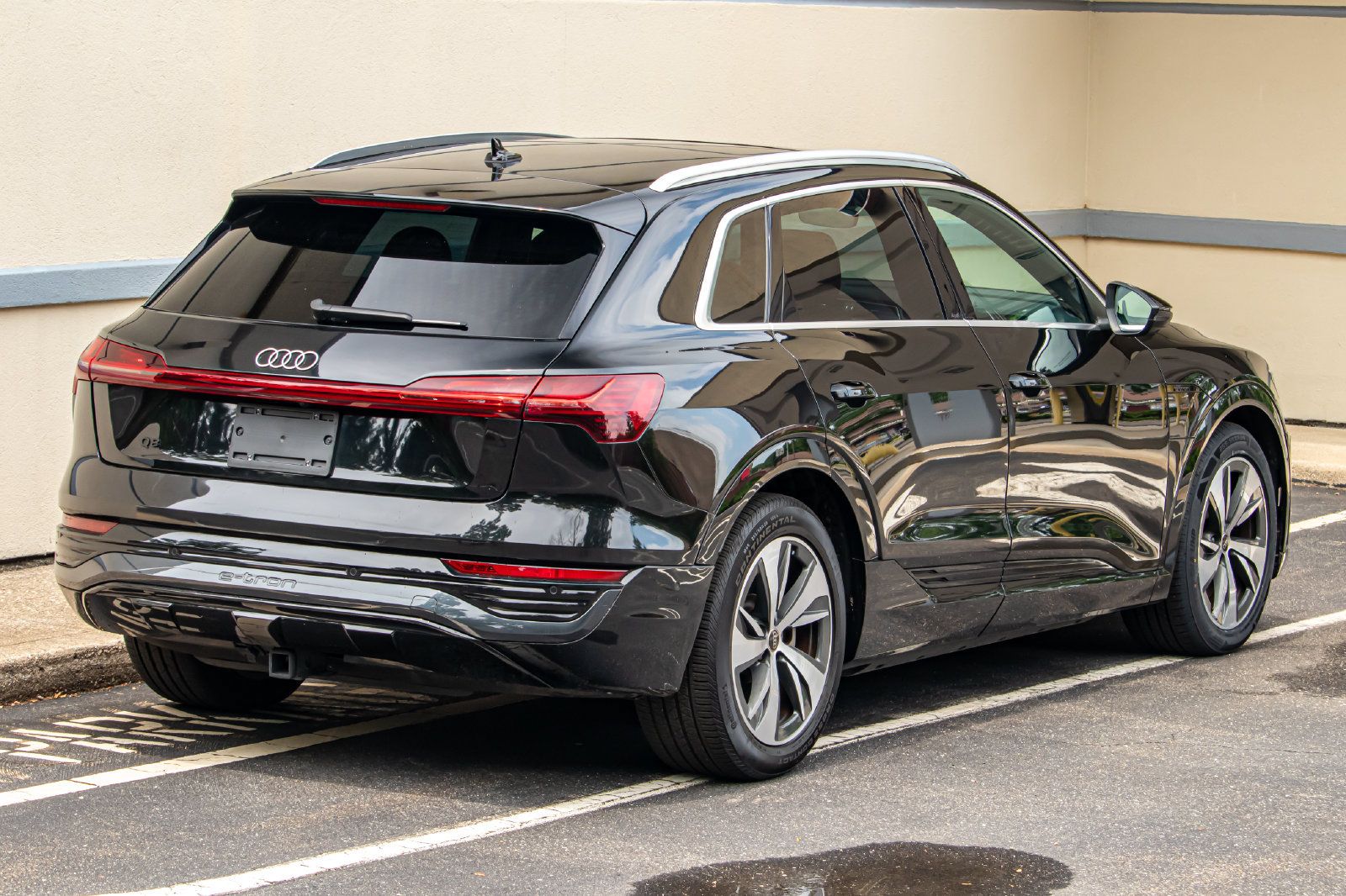Used 2024 Audi Q8 e-tron Premium Plus w/ Premium Plus Package AWD/4WD image 9