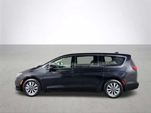 Used 2023 Chrysler Pacifica Touring-L FWD image 9