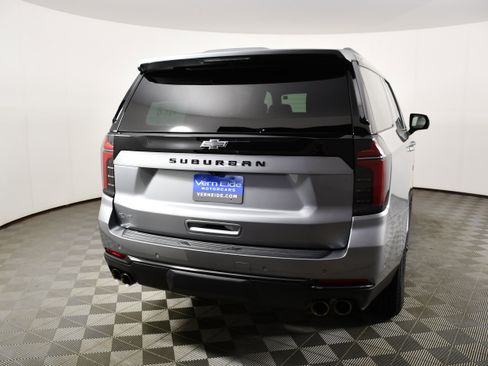 Used 2025 Chevrolet Suburban Z71 image 7