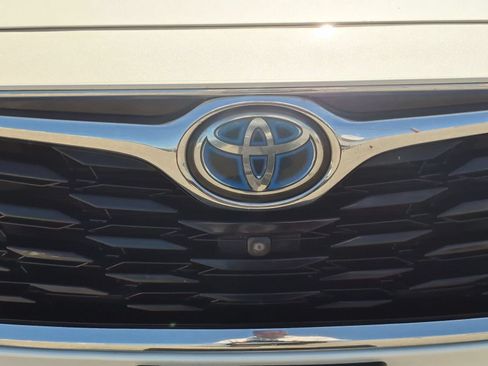 Used 2021 Toyota Highlander Platinum FWD image 9