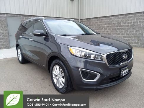 Used 2017 Kia Sorento LX w/ LX Convenience Package image 1