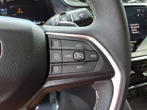 Used 2023 Jeep Grand Cherokee L Laredo AWD/4WD image 19