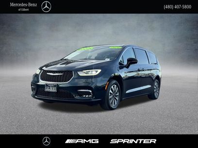 Used 2024 Chrysler Pacifica Select