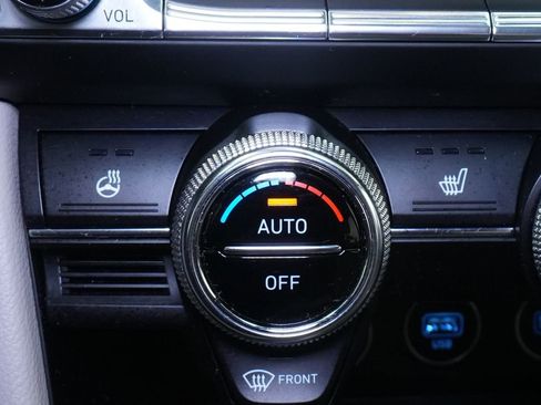 Used 2023 Genesis G70 2.0T image 31