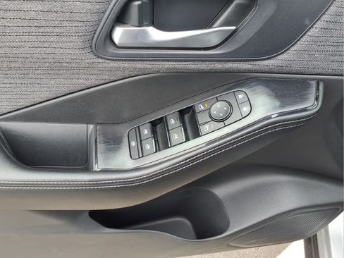 Used 2023 Nissan Rogue SV AWD/4WD image 16