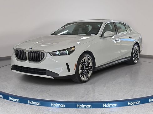 Used 2026 BMW 530i RWD image 1