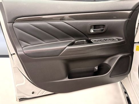 Used 2022 Mitsubishi Outlander LE image 22