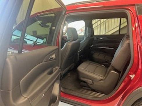 Used 2024 Chevrolet Traverse Z71 w/ LPO, Floor Liner Package image 6