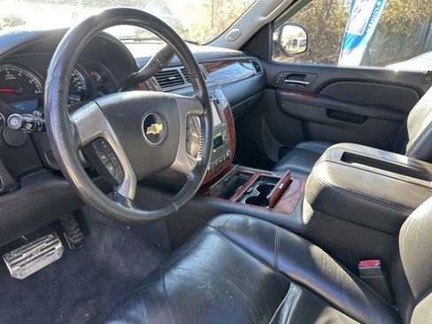 Used 2014 Chevrolet Suburban LTZ image 14