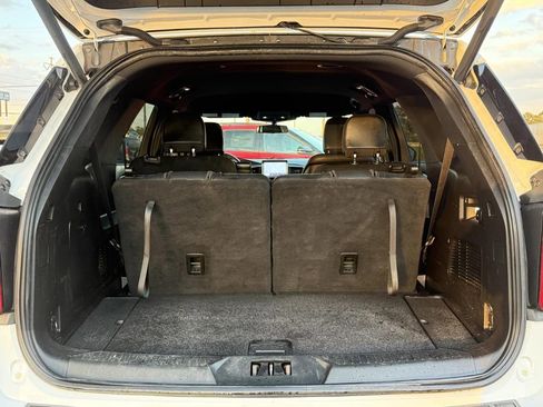 Used 2020 Ford Explorer XLT w/ Equipment Group 202A image 9