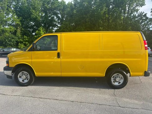 Used 2023 Chevrolet Express 2500 RWD image 8