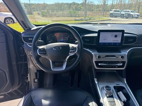 Used 2022 Ford Explorer XLT w/ Equipment Group 202A image 11