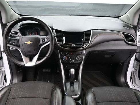 Used 2021 Chevrolet Trax LT w/ Sport Edition image 12