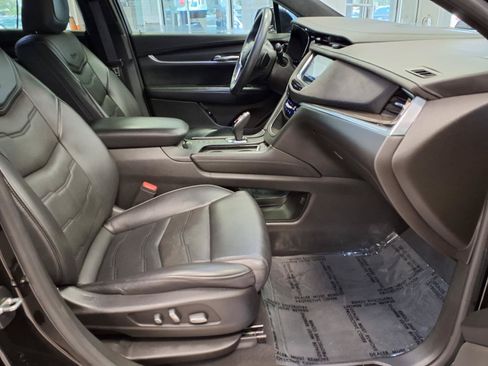 Used 2018 Cadillac XT5 Platinum w/ Driver Assist Package AWD/4WD image 10