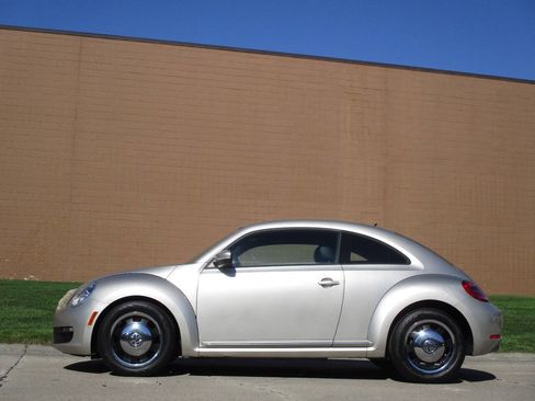 Used 2012 Volkswagen Beetle 2.5 FWD image 59