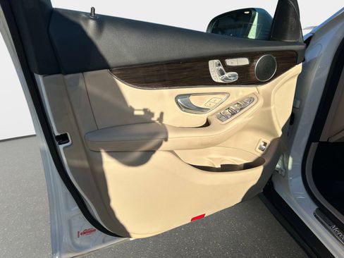 Certified 2022 Mercedes-Benz GLC 300 image 17