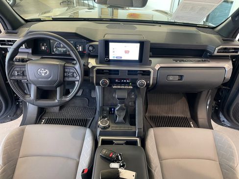 Certified 2025 Toyota Tacoma SR5 AWD/4WD image 20