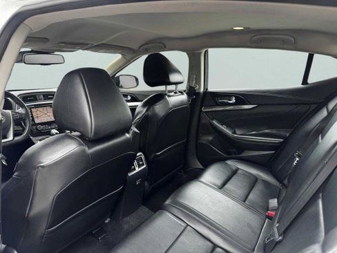 Used 2022 Nissan Maxima SV w/ Floor Mat Group FWD image 35