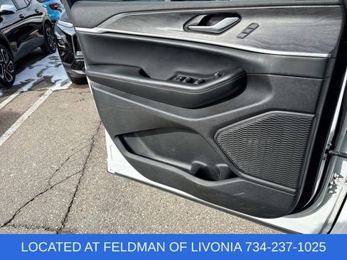 Used 2024 Jeep Grand Cherokee L Limited w/ Luxury Tech Group II image 23