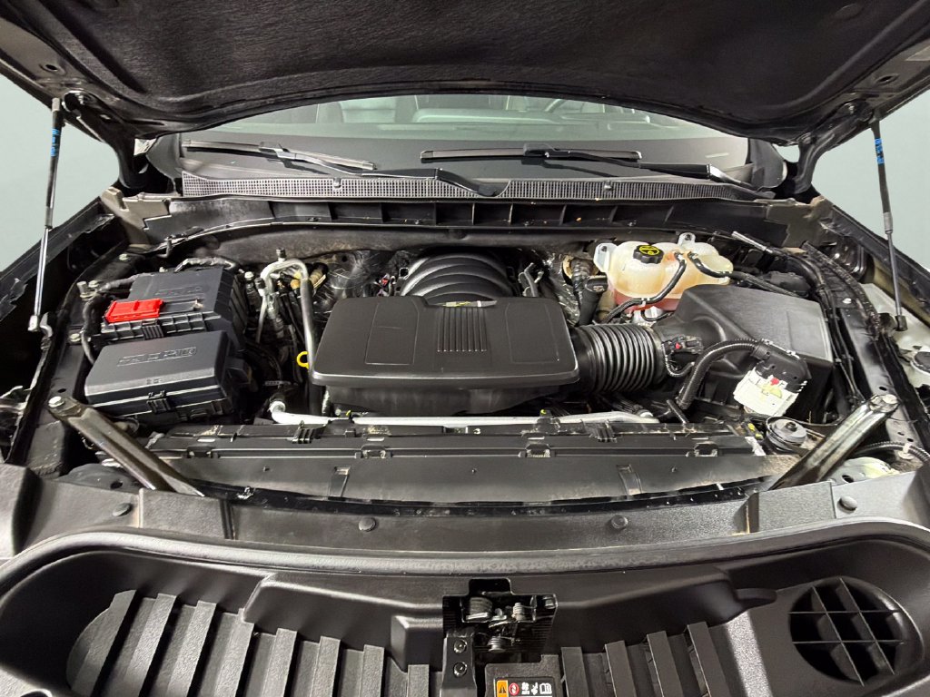 Used 2025 Chevrolet Suburban Premier RWD image 39