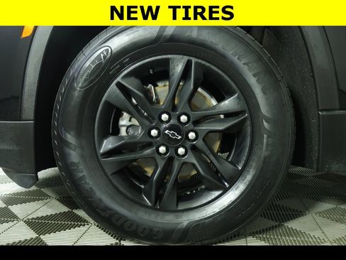 Used 2023 Chevrolet Traverse LT w/ Midnight/Sport Edition image 6