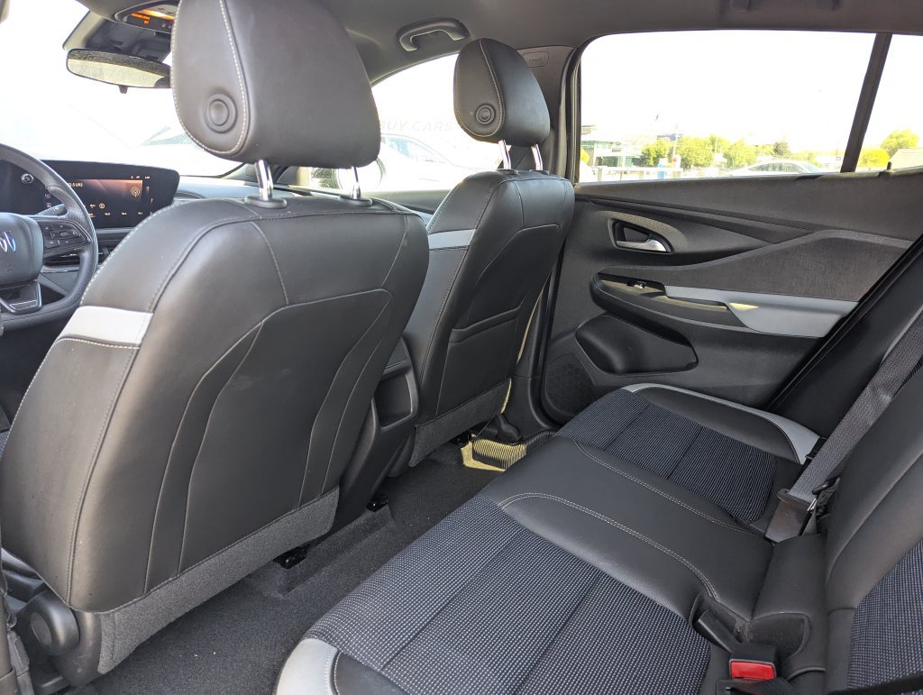 Used 2025 Buick Envista Preferred FWD image 28